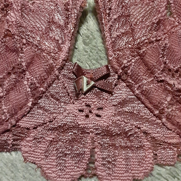 Donated Victoria’s Secret 36B plum bra - Picture 10 of 10